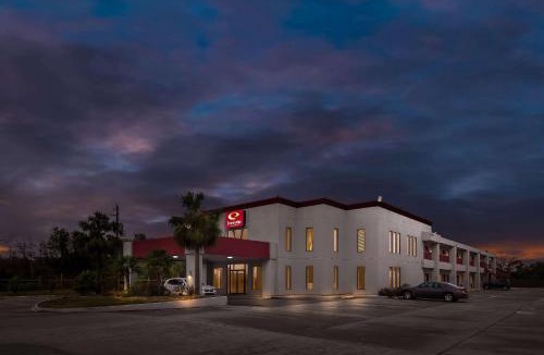 Channelview Hotel | Econo Lodge Inn & Suites Channelview - Houston East