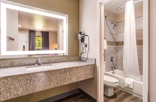Murfreesboro Hotel | Econo Lodge Inn & Suites Murfreesboro Shopping District