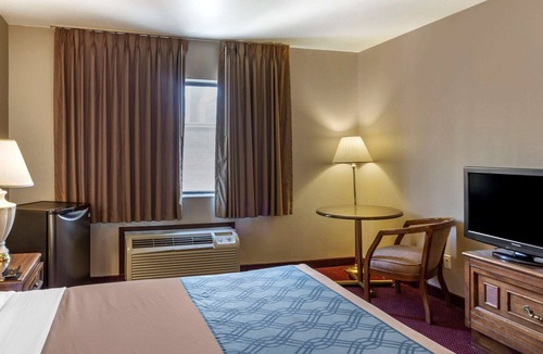 Sandy Hotel | Econo Lodge Inn & Suites