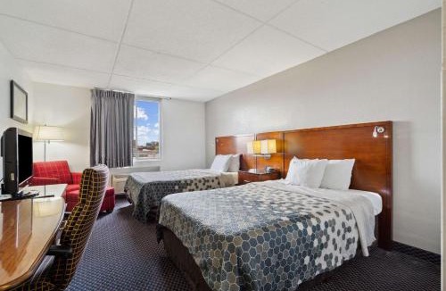 Waterloo Hotel | Econo Lodge Inn & Suites Waterloo Downtown