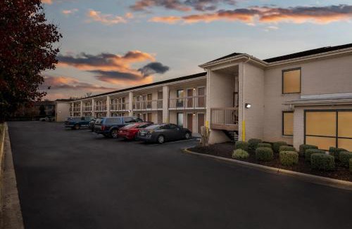 Kannapolis Cabin | Econo Lodge Kannapolis - Concord