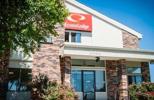 North Kansas City Cabin | Econo Lodge Kansas City Downtown North