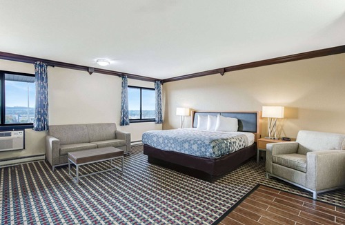 Madison Hotel | Econo Lodge Madison East