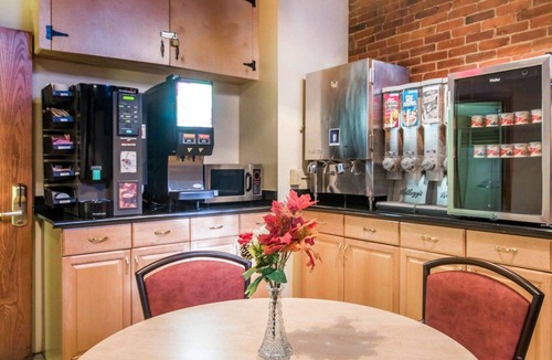 Manchester Hotel | Econo Lodge Manchester