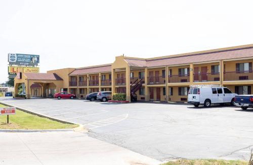 McAlester Hotel | Econo Lodge McAlester
