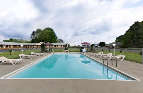 Palmyra Cabin | Econo Lodge Palmyra - Hershey