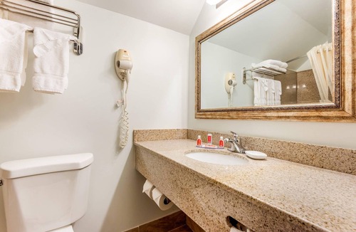 St. Albans Hotel | Econo Lodge Saint Albans