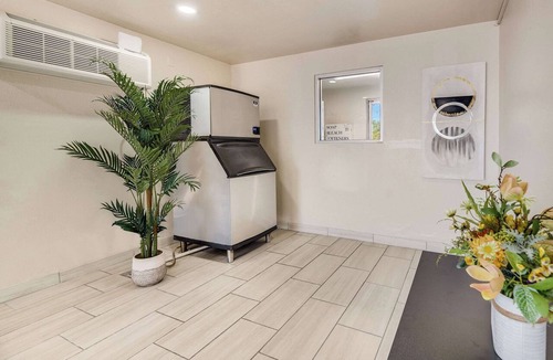 Stockton Hotel | Econo Lodge Stockton near I-5 Fairgrounds