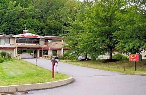 Chinchilla Hotel | Econo Lodge Summit - Scranton
