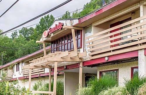 Chinchilla Hotel | Econo Lodge Summit - Scranton