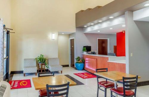 Northwest Heights Cabin | Econo Lodge West - Coors Blvd