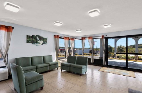 White Pine Hotel | Econo Lodge White Pine Morristown I-81 & I-40 Split