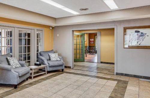 Whitehall Cabin | Econo Lodge Whitehall near Michigan's Adventure
