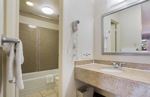 Williamsburg Hotel | Econo Lodge Williamsburg Historic Area