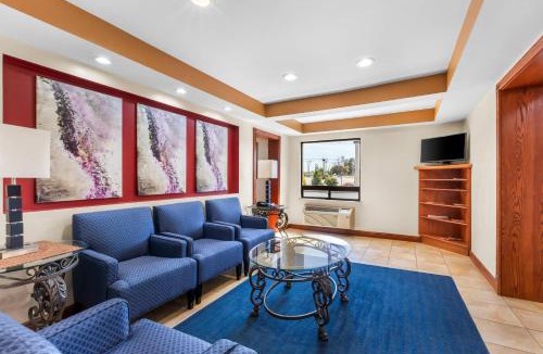 Iselin Cabin | Econo Lodge Woodbridge