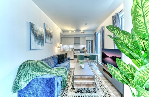 Garden District Hotel | Econo Suites DT