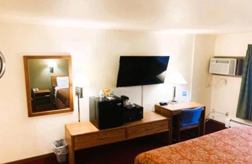 Staples Hotel | EconoLux Inn