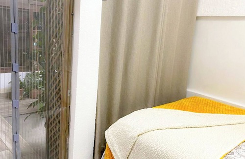 Zona 12 House | Economic room with bathroom. Semi-double bed. Guatemala City Zone 12.