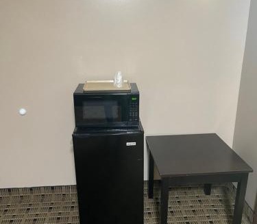 Edgewood Hotel | Economy Inn & Suites