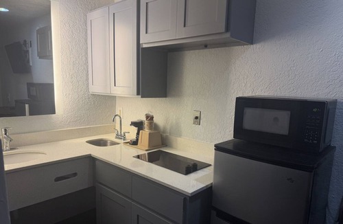 Texas City Hotel | Economy Lodge by Hotel O Texas City