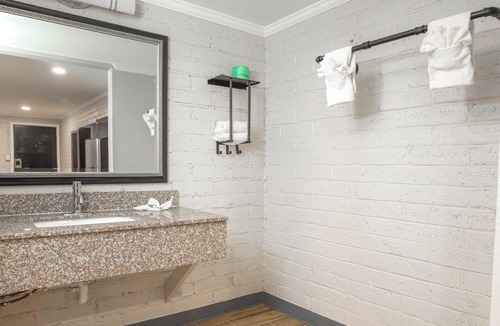Springfield Hotel | Economy Suites Springfield - Extended Stay