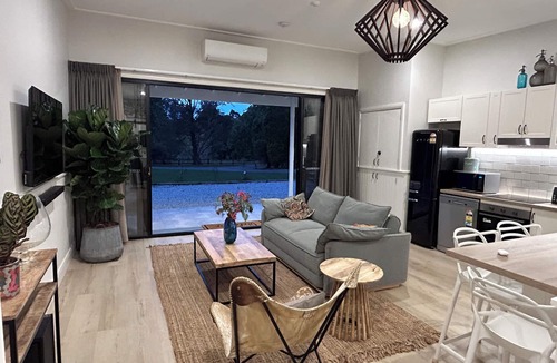 Bellingen House | EcoShed - Private Riverfront Getaway. Eco-friendly, pet friendly, close to town