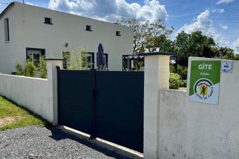 Angrie House | Ecrin de Verdure Spa, Piscine et Nature