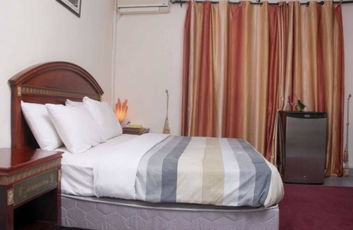 Surulere Hotel | ED Scob Suites Limited