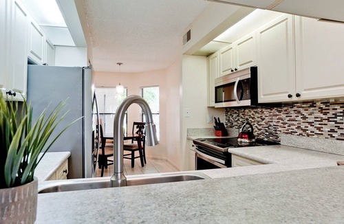 South Bradenton Apartment | ED Shorewalk -Pool, Tennis, Pickle ball, near Beaches Anna Maria Island and IMG