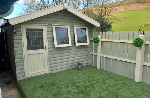 Inishowen Apartment | Eddie's Thatched Roadside Cottage