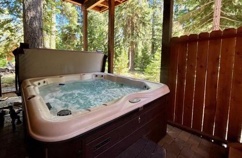 Tahoe Woods House | Edelweiss Retreat- Close to Lake and Ski Resorts- Pet Friendly- Hot Tub