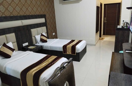 Ganaur Hotel | Eden Green