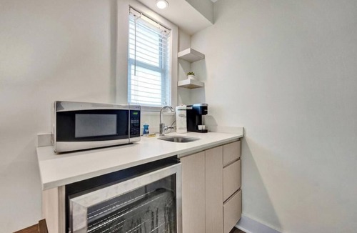 Central Beach Apartment | Eden Studio | Walk to Fort Lauderdale Beach