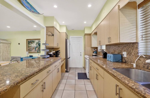 Lauderdale-by-the-Sea House | Edens Reef- Sleeps 16- Heated Pool, Walk to BEACH