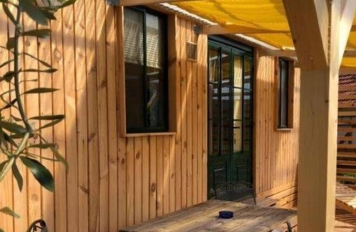 Ivancna Gorica Apartment | Edenski vrt Small One-Bedroom House with Terrace