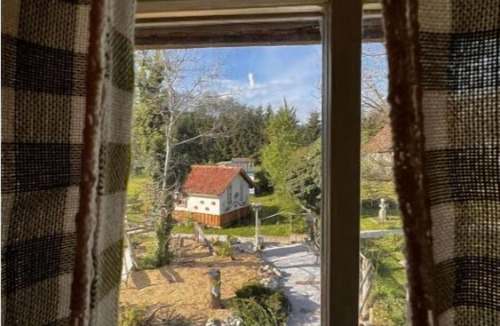 Ivancna Gorica Apartment | Edenski vrt Two-Bedroom House with Terrace