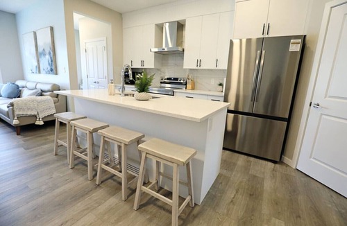 West Edmonton House | Edgemont Getaway Upstairs | King Bed, Garage, WEM