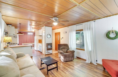 Edgemont House | Edgemont Home w/Deck ~ 9 Mi to Greers Ferry Lake!