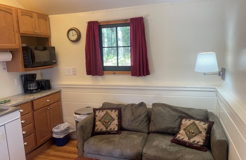 Minocqua Cottage | EdgeWater 1, Lake Front Suite
