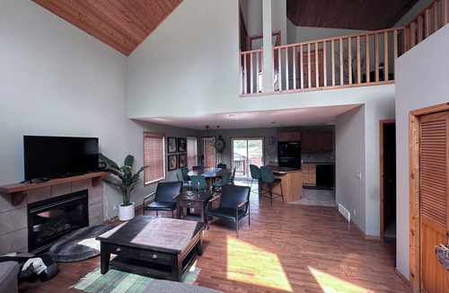Edgewater Cabin | Edgewater Escape: Your Cozy Cabin Getaway