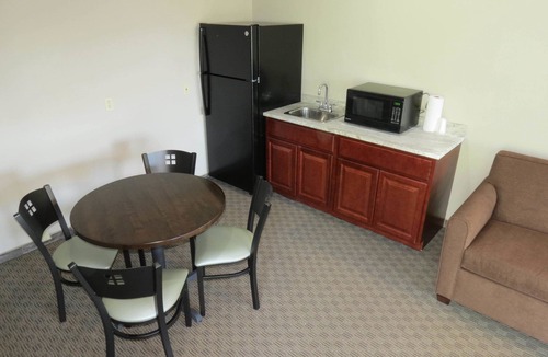 Put-in-Bay Hotel | Edgewater Hotel