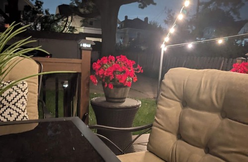 Detroit - Shoreway House | Edgewater house with AC in charming Cleveland's Historical District