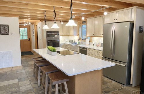 Sylvan Shores Cabin | Edgewater Lodge - Luxury 4BR Waterfront Log Cabin on Secluded Beaver Lake Cove