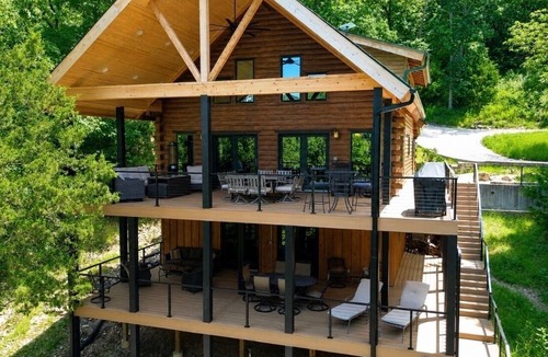 Sylvan Shores Cabin | Edgewater Lodge - Luxury 4BR Waterfront Log Cabin on Secluded Beaver Lake Cove