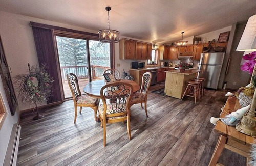 Phillips House | Edgewater Retreat on Beautiful Soo Lake!