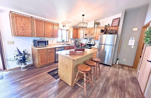 Phillips House | Edgewater Retreat on Beautiful Soo Lake!