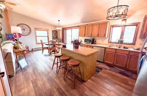 Phillips House | Edgewater Retreat on Beautiful Soo Lake!