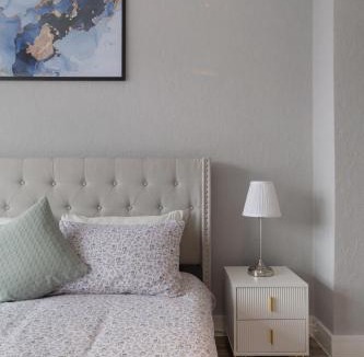 Brent Apartment | Edgware Oasis: Modern Haven near Tube & Park