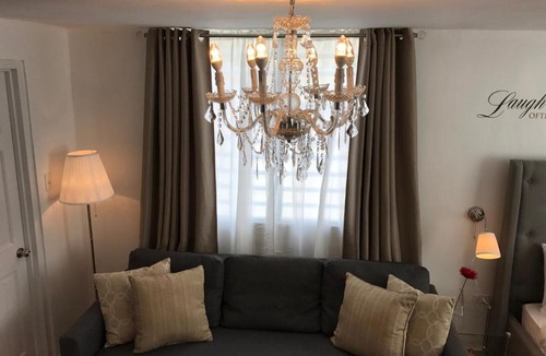 Quinto Apartment | Edificio Chandelier