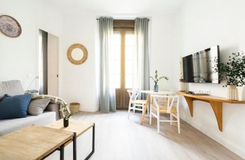 La Victoria Apartment | Edificio Conde 7- Plaza de la Merced by Málaga Planners
